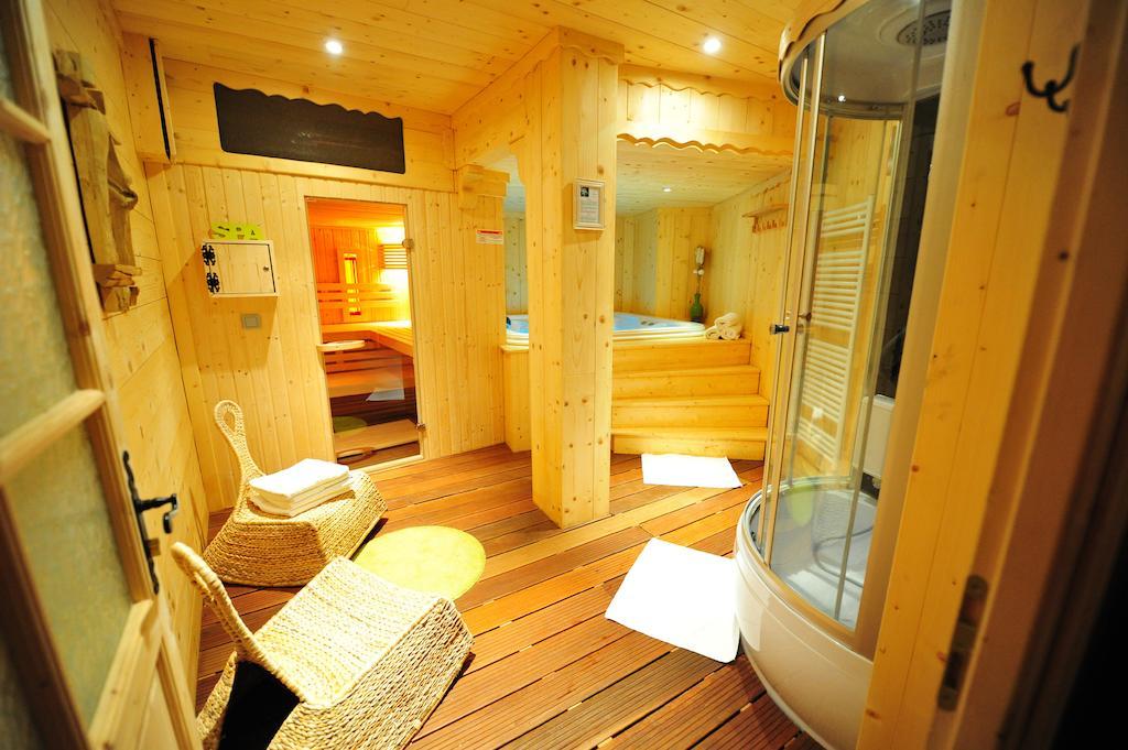 Le Saporta- Studios Et Appartements Meubles De Tourisme Ле-Льоран Екстер'єр фото